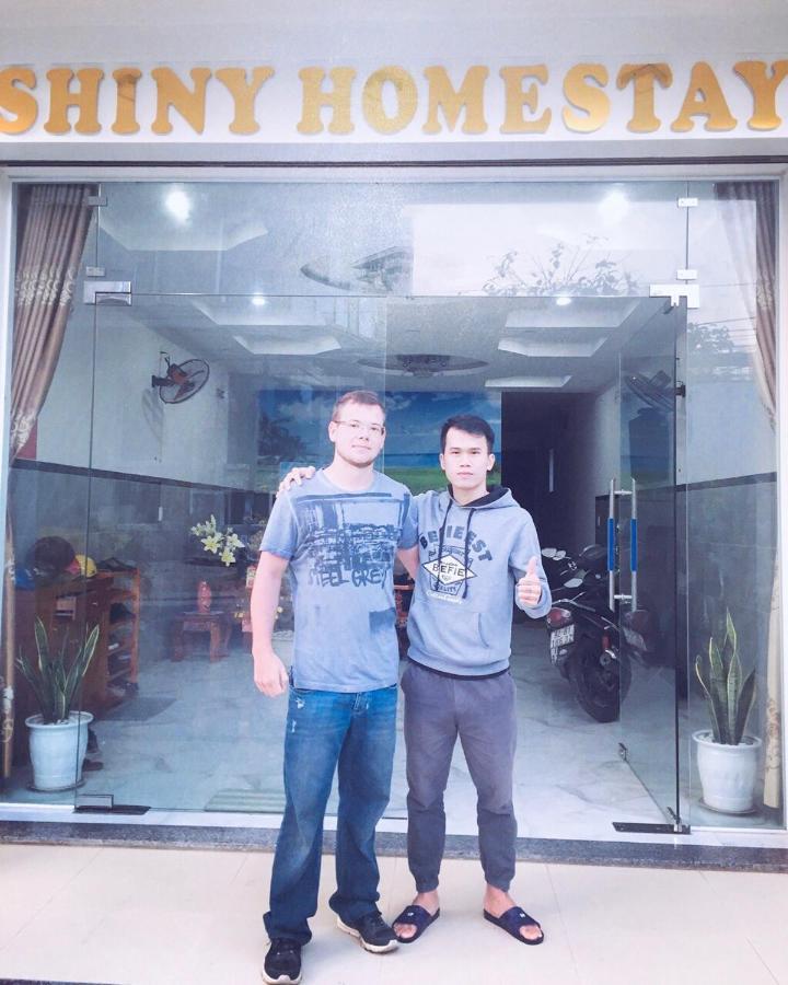 Shiny Homestay *
